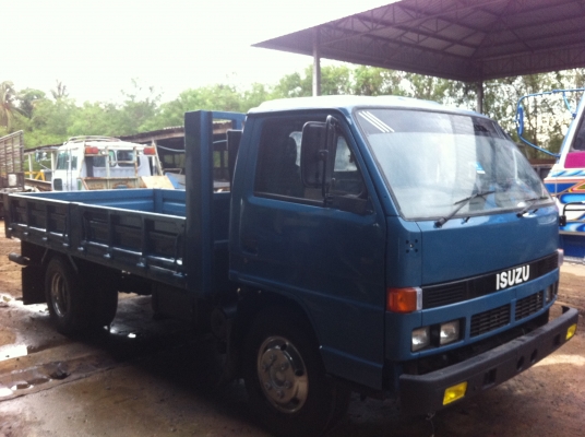 ISUZU NPR เครื่อง 115 แรงม้า ยางเรเดียล กระทะอลูมิเนียม กระบะคาร์โก้ ทะเบียนพร้อมโอน ราคาต่อรอง