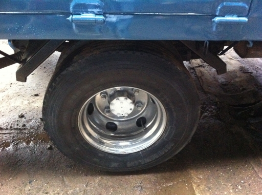 ISUZU NPR เครื่อง 115 แรงม้า ยางเรเดียล กระทะอลูมิเนียม กระบะคาร์โก้ ทะเบียนพร้อมโอน ราคาต่อรอง