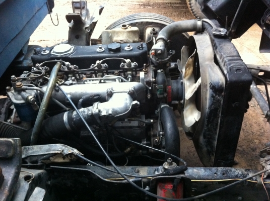 ISUZU NPR เครื่อง 115 แรงม้า ยางเรเดียล กระทะอลูมิเนียม กระบะคาร์โก้ ทะเบียนพร้อมโอน ราคาต่อรอง