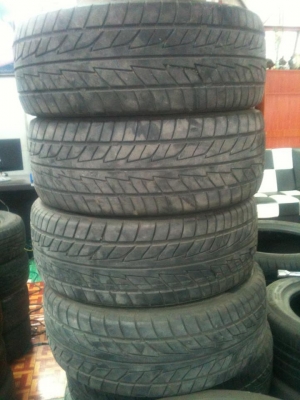 ขายยางNitto nt555  195-50-15 1ชุด ดอกเต็มไม่มีปะ ถูกๆ 3800