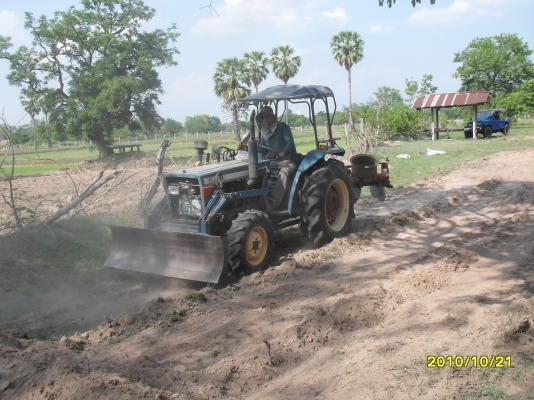 ขายรถไถ ISAKI TL3200 32แรง 4WD มีดันหน้า ผานหลัง ผาน5 พวงมาลัยเพาเวอร์ เครื่องดี ดันดี ไถดี