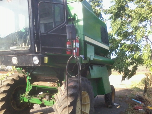 Harvester รถเกี่ยวล้อยาง ข้าวโพด Harvester รถเกี่ยวล้อยาง ข้าวโพด