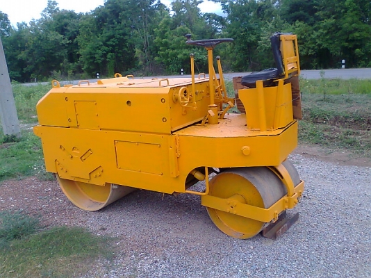 ขายด่วน..รถบดสั่นสะเทือน KOMATSU JV 25-1 เครื่องดี ระบบสั่นดี รถพร้อมใช้งาน.