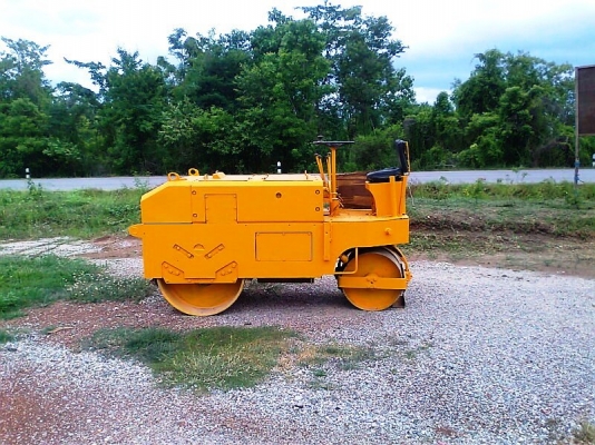 ขายด่วน..รถบดสั่นสะเทือน KOMATSU JV 25-1 เครื่องดี ระบบสั่นดี รถพร้อมใช้งาน.