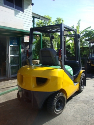 ขายรถโฟล์คลิฟท์  KOMATSU  FD25-16 (รถนอกนำเข้า สภาพดี)  เครื่องยนต์ดีเซล  เสาสูง  3 เมตร  เกียร์ออโตเมติค  งา 1,070  มม.  ยางตัน  4 ล้อ