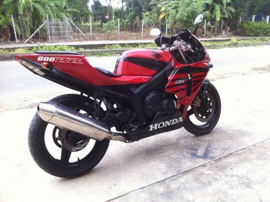 cbr250 4 สูบ ทะเบียนแท้ โอน ไม่ขาดต่อ แฟริ่ง 600 เครื่องดีมาครับ