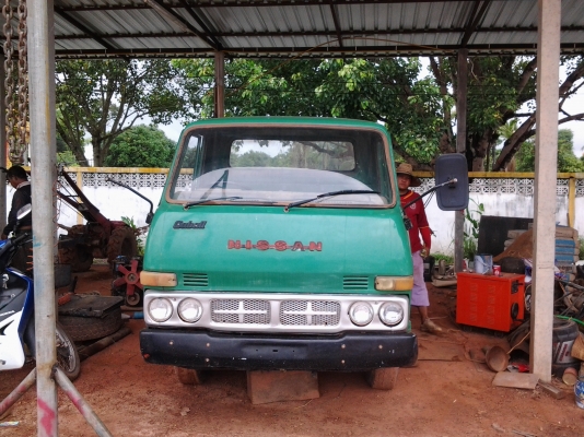 NISSAN CABAL ยาว 4.3เมตร วางเครื่องอีซูซุ 85 เกียร์สั้น ภายในสวยครบ สีสวย กะบะไม้อย่างดี คัชชีสวยที่สุดในรุ่น