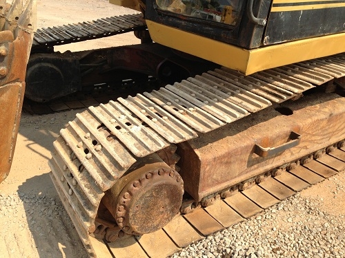 ขายรถแบคโฮ CAT E200B นำเข้าจากญี่ปุ่น มี VDO ครับ สภาพสวย คอนโทรลสั้น ติดต่อ 089-8368497/081-2990958