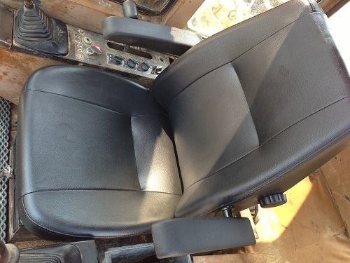 ขายรถแบคโฮ CAT E200B นำเข้าจากญี่ปุ่น มี VDO ครับ สภาพสวย คอนโทรลสั้น ติดต่อ 089-8368497/081-2990958