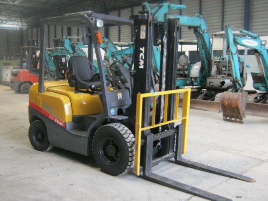 ขายรถฟอร์คลีฟท์ TCM FD25T3 เสา 3เมตร เกียร์ออโต้ปี2011, 87ชม. รถนอกนำเข้า รถสวยราคาไม่แพงครับติดต่อ มานะ 085-9049669