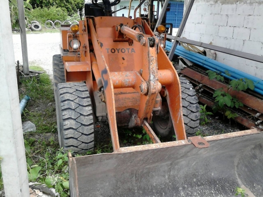 ขายด่วนรถตักล้อยาง TOYOTA STDL8 JOB FIGTHER 320000