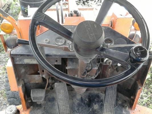 ขายด่วนรถตักล้อยาง TOYOTA STDL8 JOB FIGTHER 320000