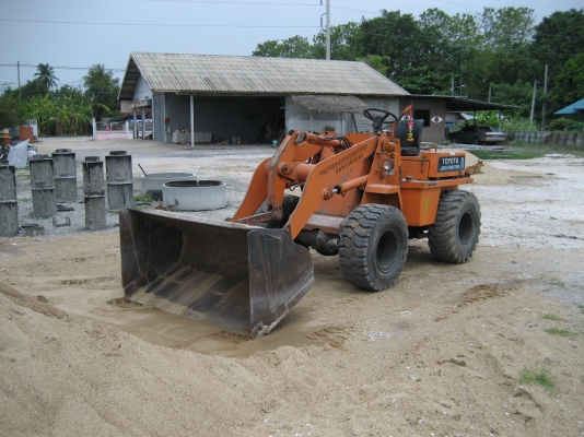 ขายด่วนรถตักล้อยาง TOYOTA STDL8 JOB FIGTHER 320000