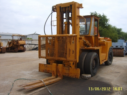 ขายรถยก TCM รุ่น FD100 ยกได้10ตัน ราคา 450,000บาท