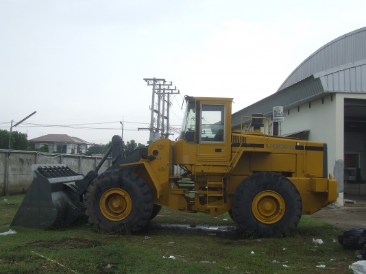 ขายรถตักล้อยางขนาดใหญ่(สูง3.5ม.) VOLVO L150C พร้อมใช้งาน