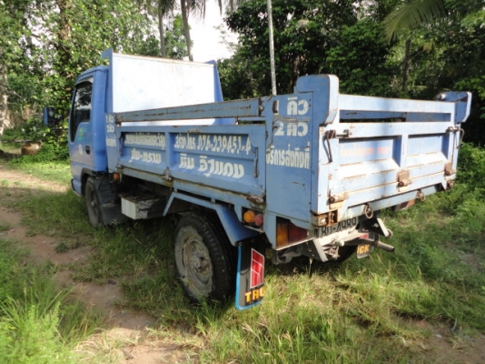 4 ล้อใหญ่ดั้ม ISUZU หัวการ์ตูน NKR 88 แรงม้า พร้อมใช้