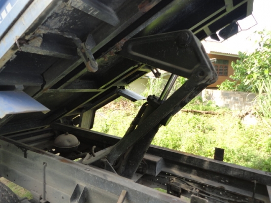 4 ล้อใหญ่ดั้ม ISUZU หัวการ์ตูน NKR 88 แรงม้า พร้อมใช้