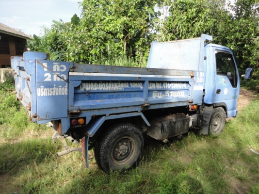 4 ล้อใหญ่ดั้ม ISUZU หัวการ์ตูน NKR 88 แรงม้า พร้อมใช้