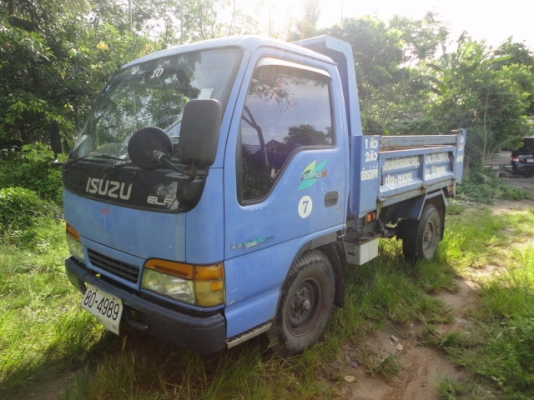 4 ล้อใหญ่ดั้ม ISUZU หัวการ์ตูน NKR 88 แรงม้า พร้อมใช้