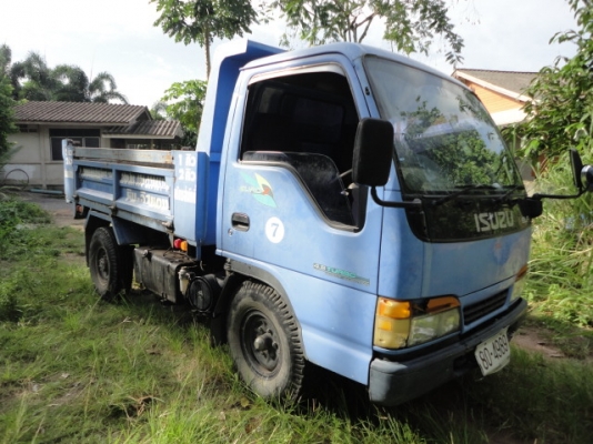 4 ล้อใหญ่ดั้ม ISUZU หัวการ์ตูน NKR 88 แรงม้า พร้อมใช้