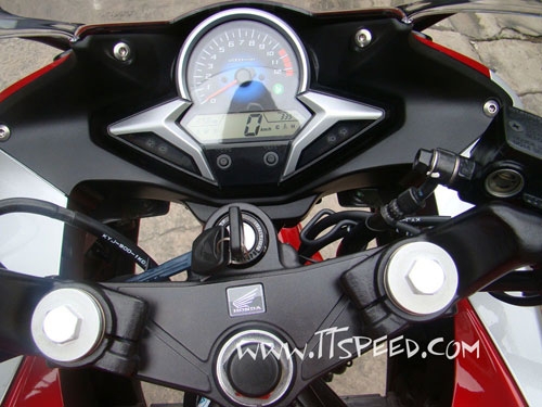 ขายถูก CBR 250R รถใช้มา 350 โลสภาพใหม่กริ๊บ ขายถูก CBR 250R รถใช้มา 350 โลสภาพใหม่กริ๊บ