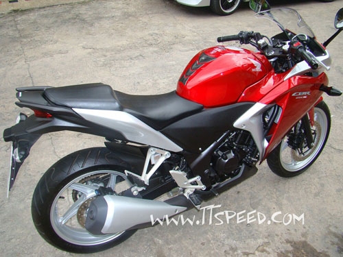 ขายถูก CBR 250R รถใช้มา 350 โลสภาพใหม่กริ๊บ ขายถูก CBR 250R รถใช้มา 350 โลสภาพใหม่กริ๊บ