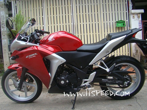 ขายถูก CBR 250R รถใช้มา 350 โลสภาพใหม่กริ๊บ
