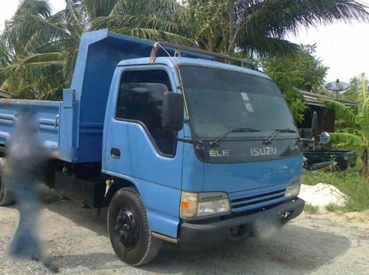 รถอิซูซุ 6 ล้อดั้ม NPR 130 แรงม้า ปี 48  สนใจติดต่อ 081 - 6079515