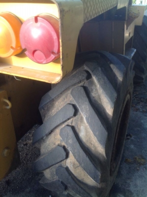 รถตัก  CAT  507  สนใจติดต่อ 081 - 6079515