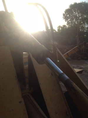 รถตัก  CAT  507  สนใจติดต่อ 081 - 6079515