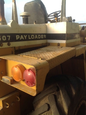 รถตัก  CAT  507  สนใจติดต่อ 081 - 6079515