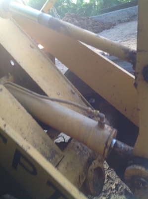 รถตัก  CAT  507  สนใจติดต่อ 081 - 6079515