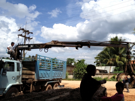 ขายเครนพับยี่ห้อ HIAB JONSERED 90Z 4ปลอก 8เมตร 4ตันครึ่ง มือขยุ้มเหล็ก