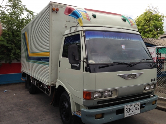 ขาย 6 ล้อ ฮีโน่ FB  เครื่อง 120 แรง ตู้เปียก ยาว 5 เมตร