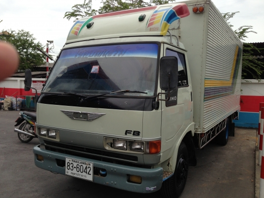 ขาย 6 ล้อ ฮีโน่ FB  เครื่อง 120 แรง ตู้เปียก ยาว 5 เมตร