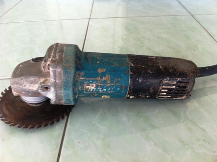 เครื่องเจียรไฟฟ้าMakitaรุ่น 9553B สภาพใหม่ ราคาถูก