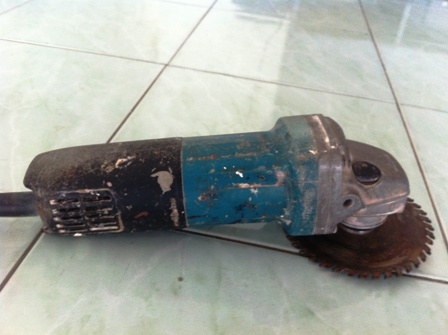 เครื่องเจียรไฟฟ้าMakitaรุ่น 9553B สภาพใหม่ ราคาถูก เครื่องเจียรไฟฟ้าMakitaรุ่น 9553B สภาพใหม่ ราคาถูก