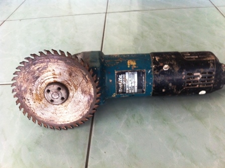 เครื่องเจียรไฟฟ้าMakitaรุ่น 9553B สภาพใหม่ ราคาถูก เครื่องเจียรไฟฟ้าMakitaรุ่น 9553B สภาพใหม่ ราคาถูก