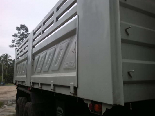 รถอิซูซุ 10 ล้อดั้ม FXZ 270 แรงม้า ปี 50  สนใจติดต่อ 081 - 6079515