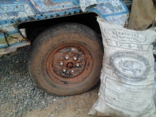 ***ขายแล้วครับขอบคุณ Truck2hand ขายแต๋น4ล้อ ราคาเบาๆ สภาพใช้งานได้ปกติ เอกสารเล่มทะเบียน เครื่องET110 11HP เครื่องดีสตาร์ทติดง่าย แรงดี ช่วงล่างคานหน้า-เฟืองท้าย DATSUN เกียร์J คัสซีหน้า 4 ไม่ผุไม่ดาม พ.ธรรมดา กระบ2.5ม.พื้นไม้คอกไม้สภาพดี พร้อมใช้ พร้อมลุ