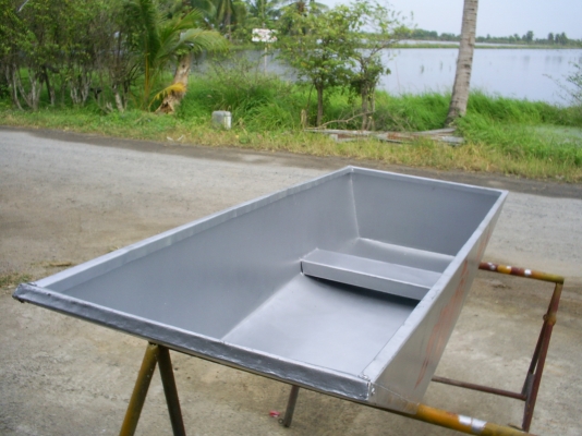 เรือ ท้องแบน