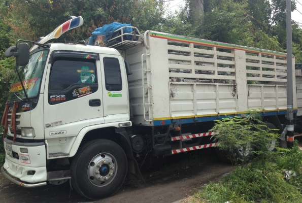 ISUZU DECA FXZ 320 HP EURO2 ปี 48 รถพ่วงแม่+ลูก กระบะดั๊มพ์เหล็กคอกเกษตรของอู่ CTV ทั้งแม่ทั้งลูก ลูก 2 เพลาดั๊มพ์ความยาว 6.20 เมตรสภาพสวย เครื่องแน่นแรงดี ภายในเก๋งคอนโซลสวยอุปกรณ์ภายในครบ แอร์เย็น พวงมาลัยเพาเวอร์ ระบบเบรคทริ๊ปฟี้ ช่วงล่างคัชซีสวย ยางสภ