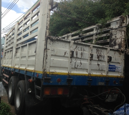 ISUZU DECA FXZ 320 HP EURO2 ปี 48 รถพ่วงแม่+ลูก กระบะดั๊มพ์เหล็กคอกเกษตรของอู่ CTV ทั้งแม่ทั้งลูก ลูก 2 เพลาดั๊มพ์ความยาว 6.20 เมตรสภาพสวย เครื่องแน่นแรงดี ภายในเก๋งคอนโซลสวยอุปกรณ์ภายในครบ แอร์เย็น พวงมาลัยเพาเวอร์ ระบบเบรคทริ๊ปฟี้ ช่วงล่างคัชซีสวย ยางสภ