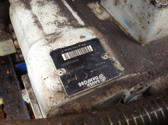 ขายแล้วครับไทยเส็งยนต์ รองกระสอบรุ่นไอ้โหด ตัวเดิน PC-200ปั้มไดกิ้น-PV22