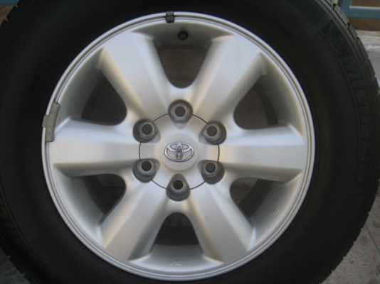 ขายล้อแม็ก Toyota vigo 17"x7.5" et 30 6รู 139+ ยางปี 10,3 เส้นและปี 11,1 เส้น(081-3747940)