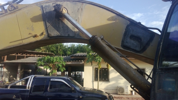 SK200-3 เอวใหม่ มีเล่มทะเบียน   สีเดิมๆ S/N 12723 รถพร้อมใช้ ลุยได้เลย....