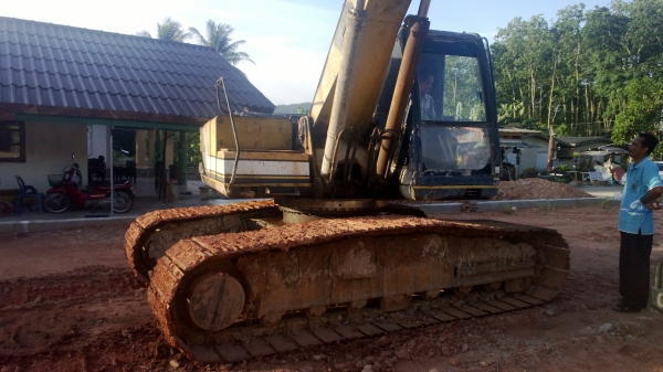 SK200-3 เอวใหม่ มีเล่มทะเบียน   สีเดิมๆ S/N 12723 รถพร้อมใช้ ลุยได้เลย....