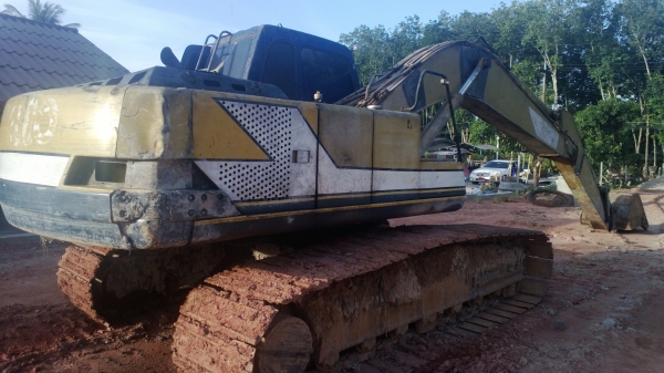 SK200-3 เอวใหม่ มีเล่มทะเบียน   สีเดิมๆ S/N 12723 รถพร้อมใช้ ลุยได้เลย....