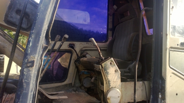 SK200-3 เอวใหม่ มีเล่มทะเบียน   สีเดิมๆ S/N 12723 รถพร้อมใช้ ลุยได้เลย....