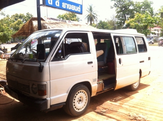 ขายด่วน!  รถตู้ toyota  เครื่องนอก (2400) ปี 35 เครื่องแน่นดีมาก  รถใช้งานทุกวัน  เอกสารเล่มทะเบียนพร้อมโอน